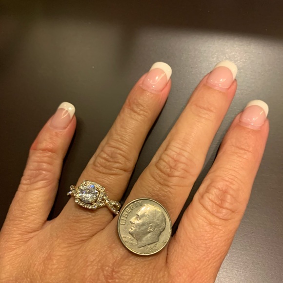 Ring - Picture 3 of 6